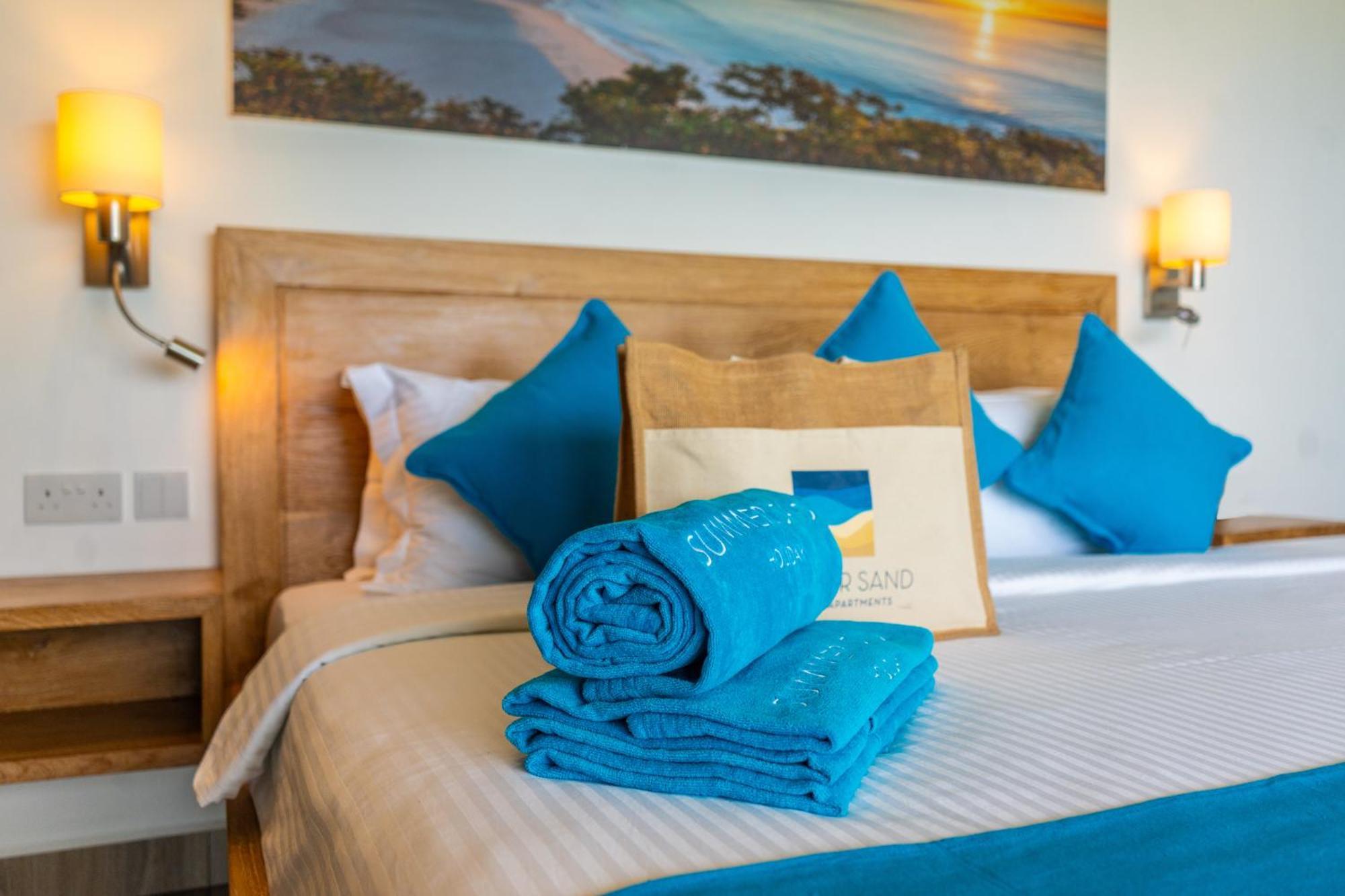 Summer Sand Holiday Apartments Beau Vallon  Extérieur photo