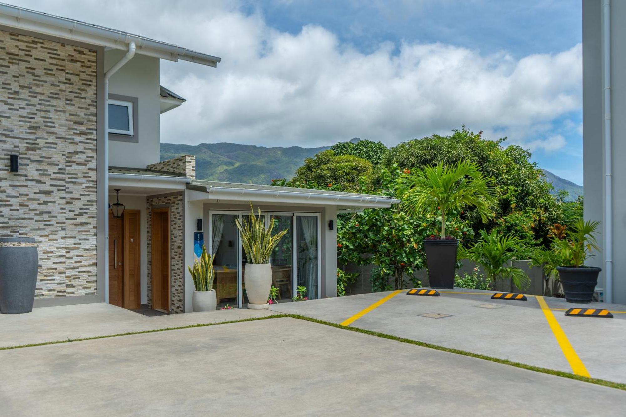 Summer Sand Holiday Apartments Beau Vallon  Extérieur photo