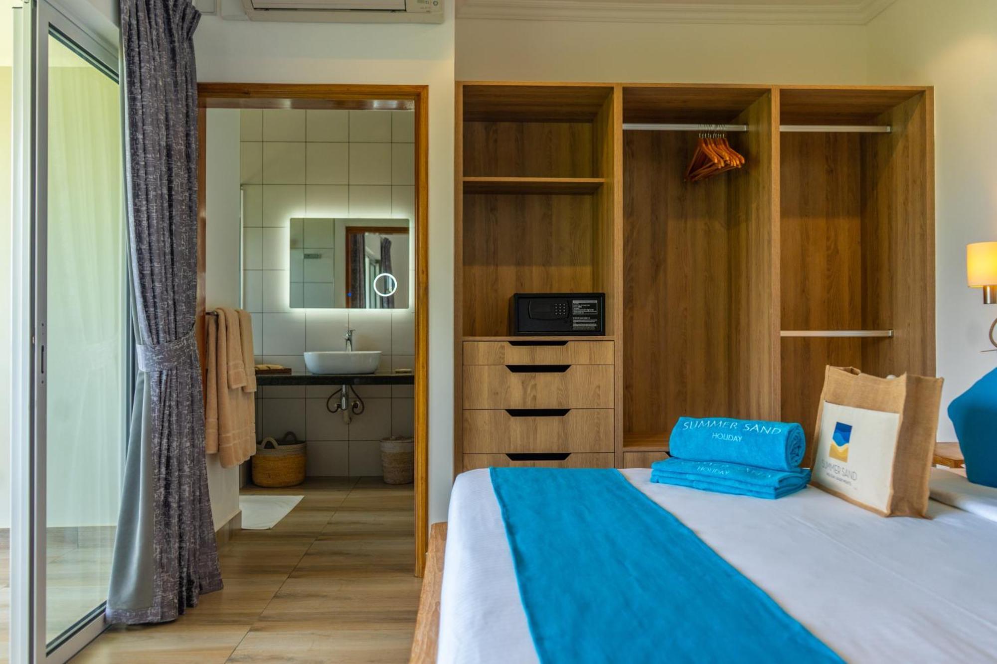 Summer Sand Holiday Apartments Beau Vallon  Extérieur photo