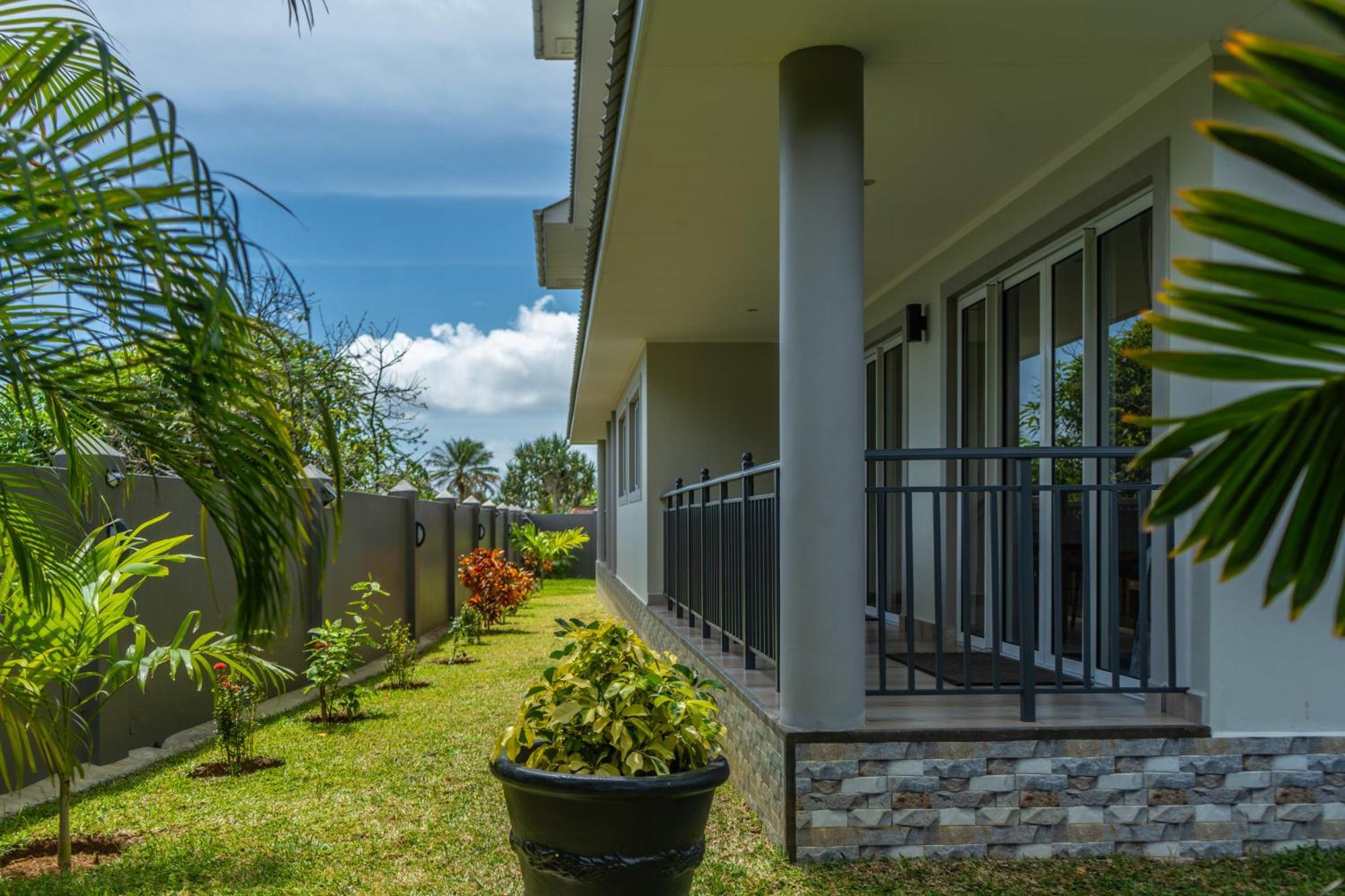 Summer Sand Holiday Apartments Beau Vallon  Extérieur photo