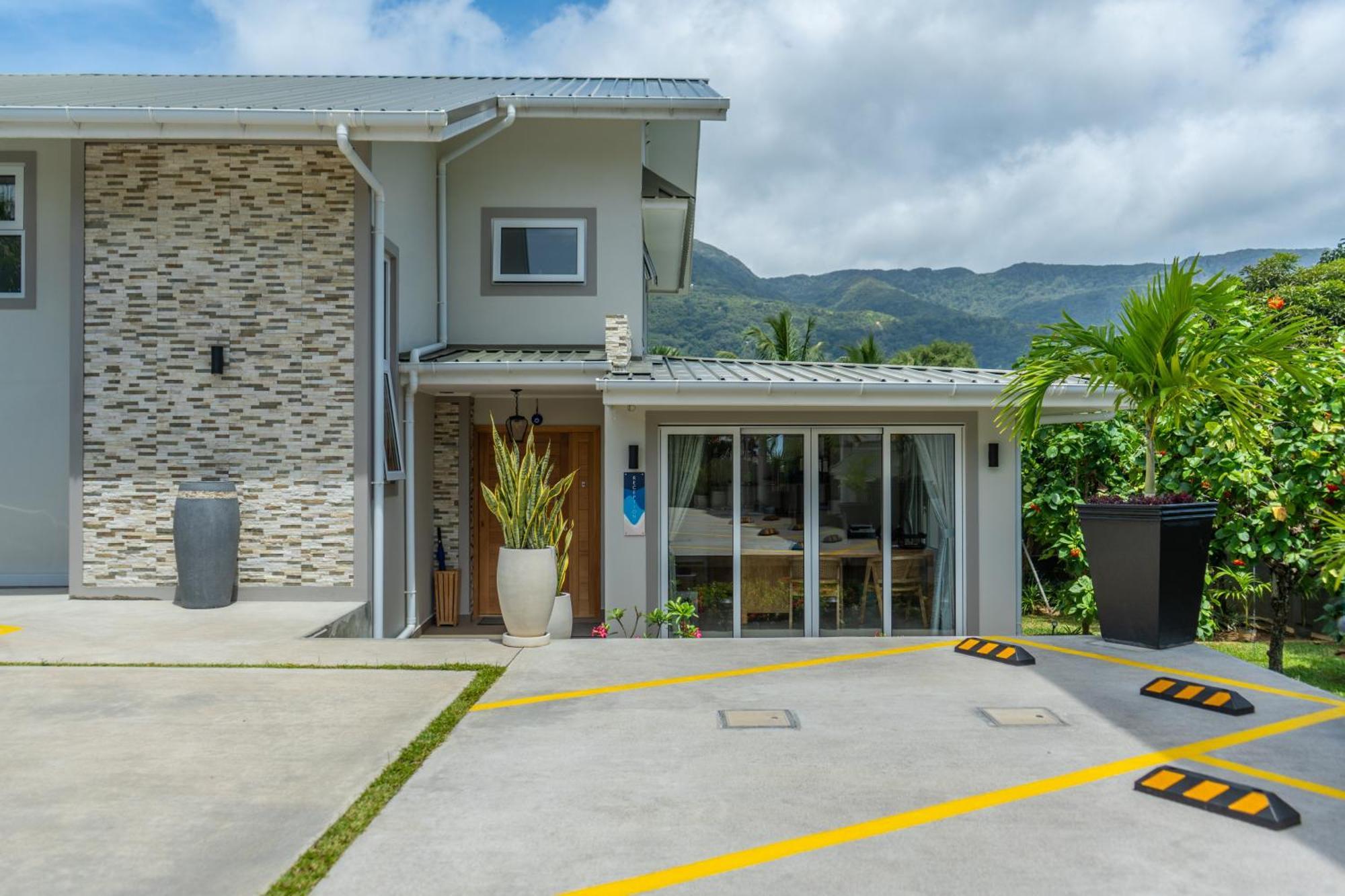 Summer Sand Holiday Apartments Beau Vallon  Extérieur photo