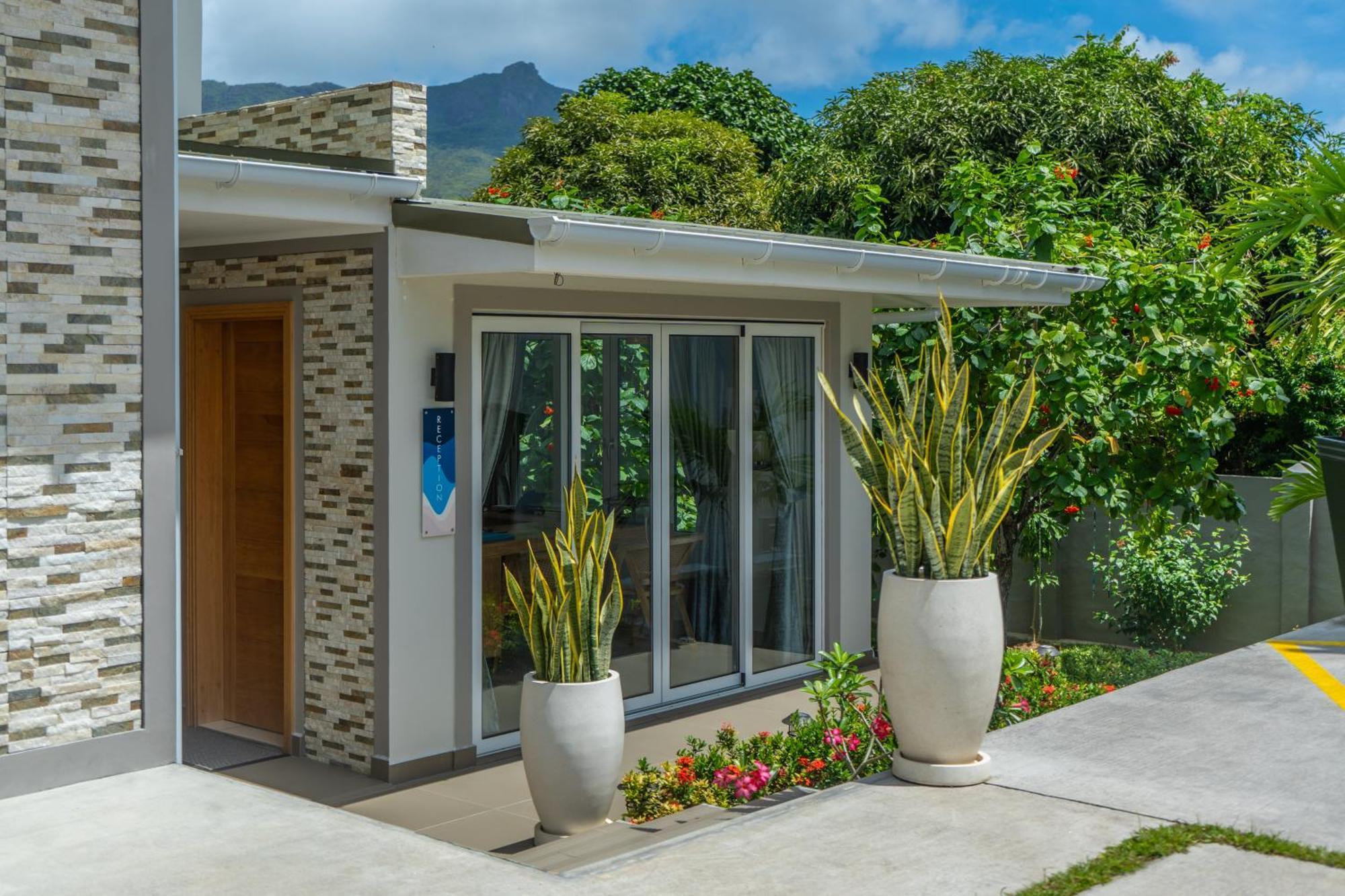 Summer Sand Holiday Apartments Beau Vallon  Extérieur photo
